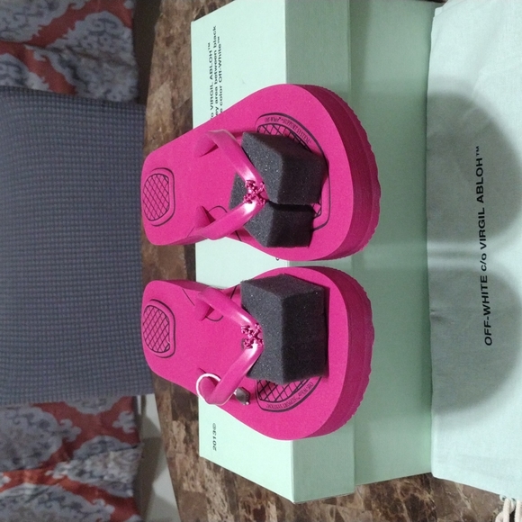 SOLD 💯 Auth Off White Flip Flops - Picture 3 of 6